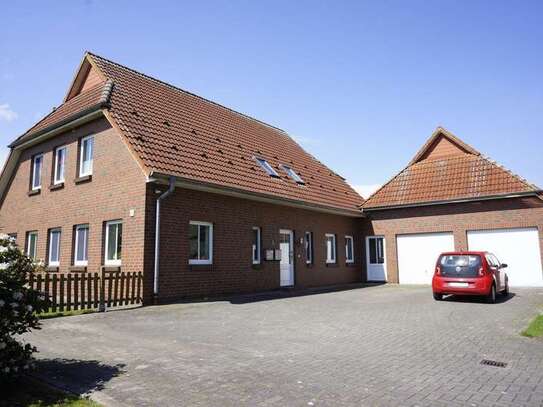 Dachgeschosswohnung mit Gartenanteil und Garage