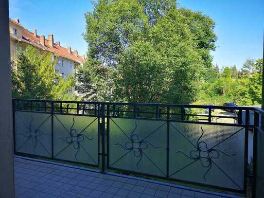 Balkon mit Aussicht: 2-Raum-Wohnung in der Südstadt