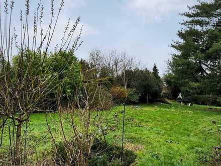 DÜSSELDORF-Lohausen: " nahe lantz`scher park."