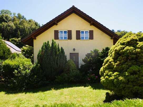 Über 2.300 m² großes Grundstück mit kleinem 50er Jahre Haus!