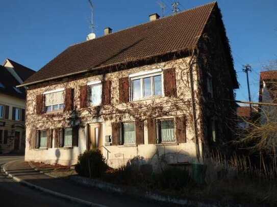 Bauernhaus mit großer Scheune in Zentraler Lage von Zwiefaltendorf