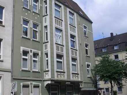 2,5 Zimmer-Altbau-Wohnung mit sehr hohen Decken im Saarlandstraßeviertel