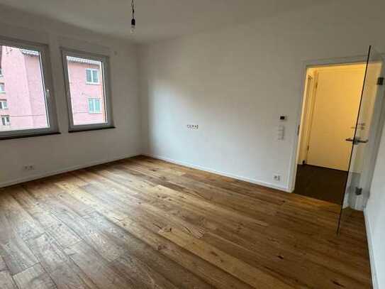 Exklusive, vollständig renovierte 3-Zimmer-Wohnung mit lux. Innenausstattung mit EBK in Stuttgart