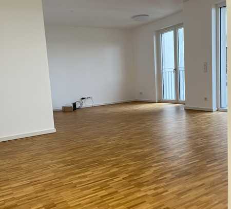 Moderne, lichtdurchflutete 3-Zimmer-Wohnung mit Balkon und Top-Anbindung in zentraler Lage