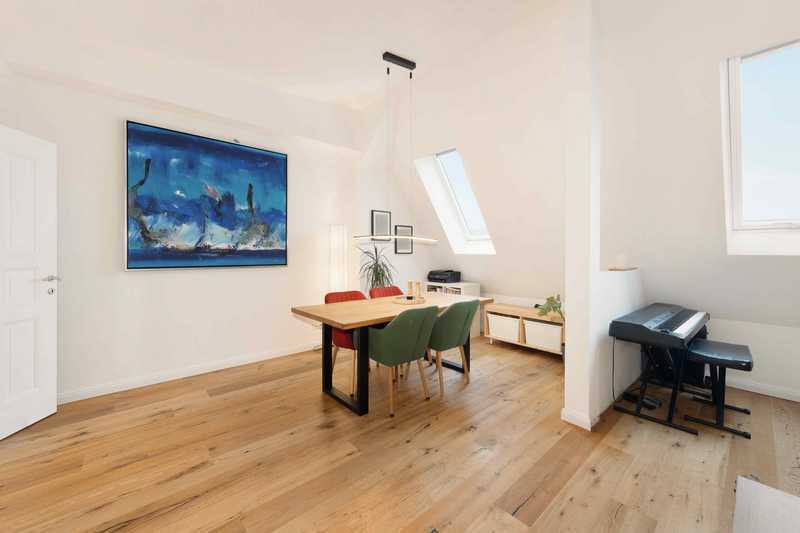 Helle Dachgeschosswohnung mit Stil und Dachterrasse in Köpenick