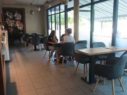 ATTRAKTIVE, GEPFLEGTE GEWERBEIMMOBILIE FÜR BÄCKEREI / CAFÉ MIT TERRASSE IN SEHR GUTER LAGE