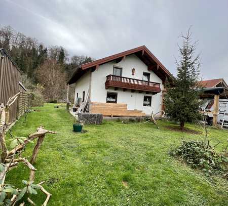 Bestlage Traunreut/St. Georgen: Einfamilienhaus mit gr. Grundstück und zusätzl. Baurecht für EFH