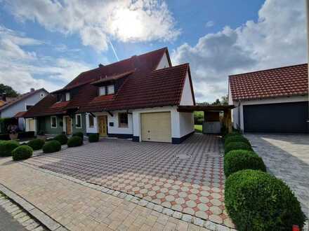 Attraktive Doppelhaushälfte mit fünf Zimmern und EBK in Freudenberg Ortsteil Lintach