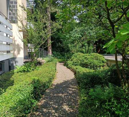 Attraktive Eigentumswohnung Hochparterre mit Souterrain und Garage