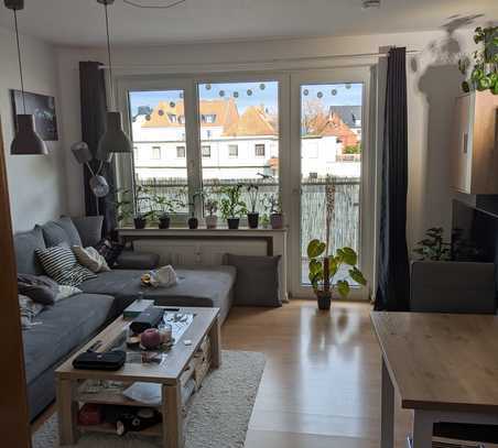 Sehr schöne, helle, gut geschnittene 3-Zimmer-Wohnung mit Balkon in der Wüste, ruhig + zentral