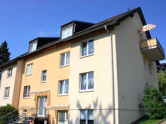 *** großzügige und helle 4 Raumwohnung mit Einbauküche und Terrasse***