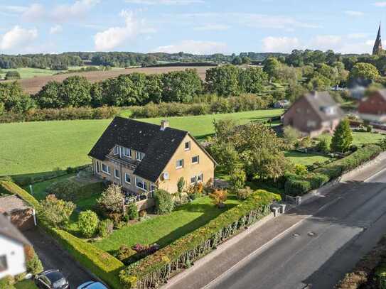 Zweifamilienhaus mit Baulücke und Blick ins Grüne in zentraler Lage von Sterup