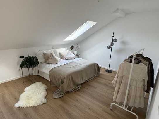 Erstbezug nach Sanierung mit Balkon: stilvolle 3-Zimmer-Wohnung in Sendelbach