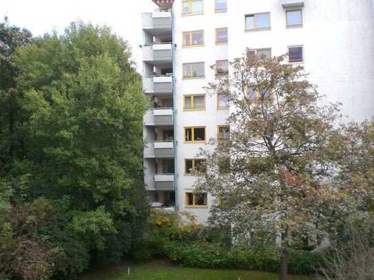 Helle 3-Zimmer-Wohnung mit Loggia in Sendling-Westpark, München