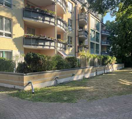 3-Zimmer Wohnung mit Balkon und Tiefgaragenstellplatz/ Stadtfeld Ost