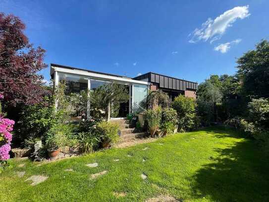 Freistehender Bungalow mit Wintergarten, Sauna und Garage mit tollem Grundstück in ruhiger Wohnlage