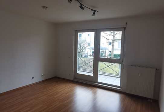 Attraktive 1-Raum-Wohnung mit EBK, Balkon und Tiefgaragenstellplatz in Leonberg