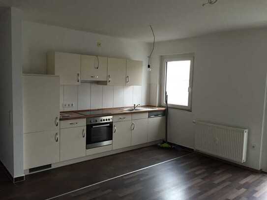 2-Zimmer-Wohnung mit EBK & Balkon in zentraler Lage