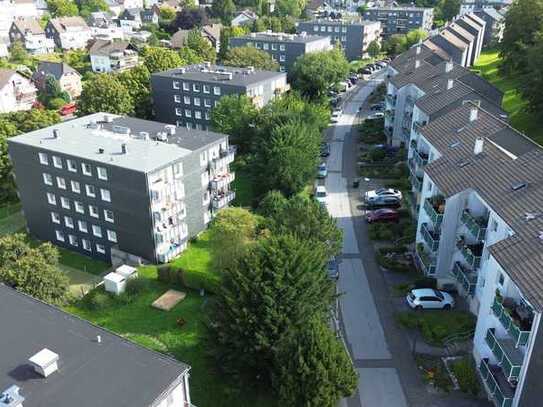 Hoch über der Stadt - top gepflegte 2-Zimmer Wohnung mit Balkon zu vermieten