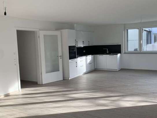 Erstbezug: 3-Zimmer-Erdgeschosswohnung mit geh. Innenausstattung mit Balkon und EBK in Knittlingen