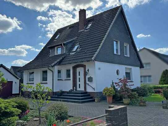 Charmantes Einfamilienhaus mit zwei möglichen Wohneinheiten in Duisburg-Walsum!