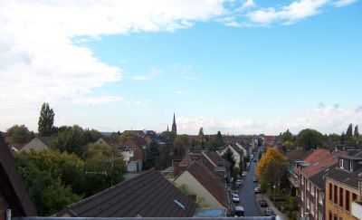 Außergewöhnlich helle DG-Wohnung mit Panoramablick