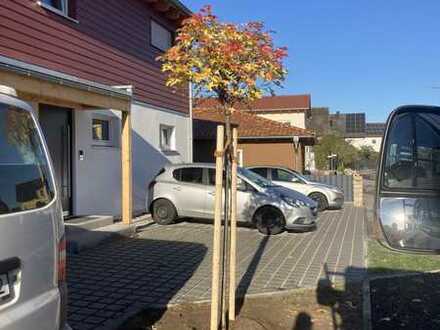 Erdgeschosswohnung in Neubau (KFW40) mit Terrasse, Garten und Stellplätzen in Teublitz