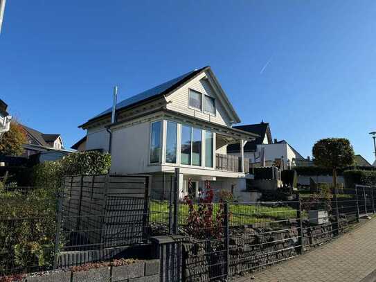 Helles, freistehendes Einfamilienhaus mit Photovoltaikanlage in Bad Honnef-Aegidienberg (Rottbitze)