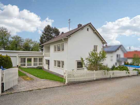 Großzügiges, gepflegtes und familienfreundliches Haus mit tollem Garten, in super Lage von Tittling