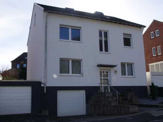 Schöne helle Etagenwohnung mit Fußbodenheizung und grossem Balkon.