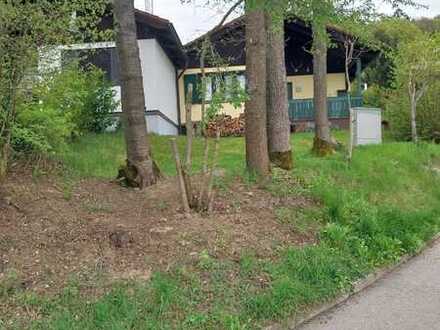 Schnuckliges Häuschen mit 439 m² Grundstück und Einzelgarage in Rattiszell zu kaufen!
