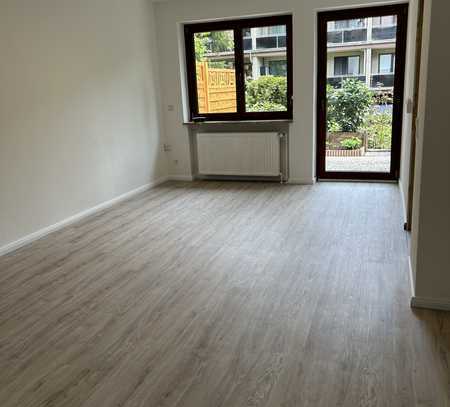 Vollständig renovierte 1,5-Raum-Wohnung mit Terrasse und EBK in Seevetal-21218