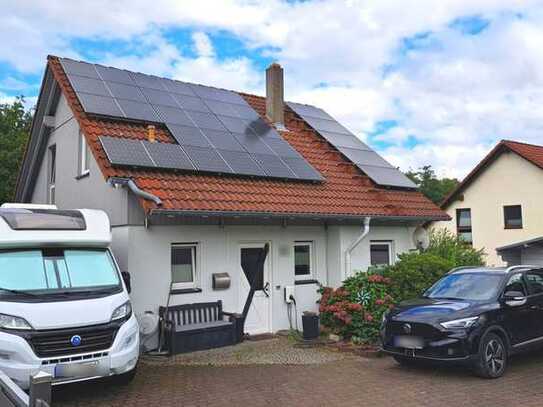 Freistehendes Einfamilienhaus mit idyllischem Garten, überdachter Terrasse und Kamin!