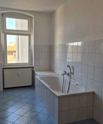 Helle 2-Zimmer Wohnung mit großem Tageslichtbad