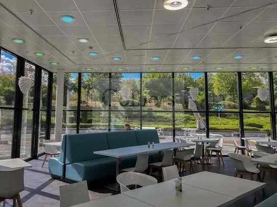 Moderne Loftflächen mit Blick über ganz Düsseldorf und Kantine im Gebäude