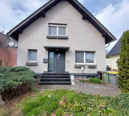 Top Lage in Rheinnähe - Gepflegtes freistehendes Einfamilienhaus mit Garage