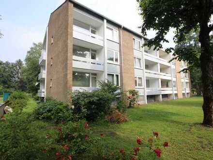 Kernsanierte Wohnung mit drei Zimmern und zwei Balkonen