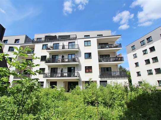 Moderne 4-Zimmer-Wohnung im Dachgeschoss mit Balkon und Fahrstuhl.