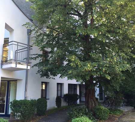 Nymphenburg, Arnulfstraße, Nähe Romanplatz: Helle 3-Zi.-Wohnung mit Terrasse und Gartenanteil