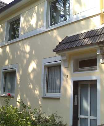 Reihenmittelhaus mit drei Wohnheiten in Bonn Poppelsdorf mit großem Garten