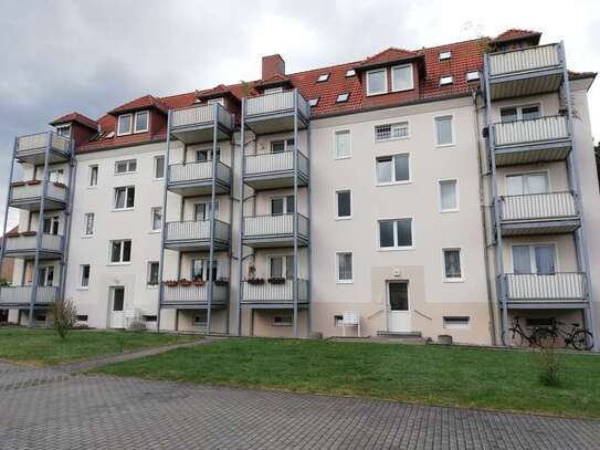 Attraktive, ruhig gelegene, helle 2-Zimmer-Wohnung mit Balkon und Einbauküche in Dresden