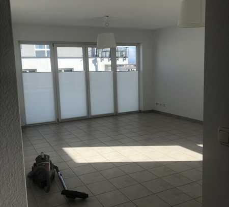 helle gepflegte 2 Zimmer Wohnung mit EBK, Balkon und TG-Stellplatz