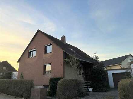 Freistehendes Einfamilienhaus mit Garage und schönem Garten in ruhiger Lage