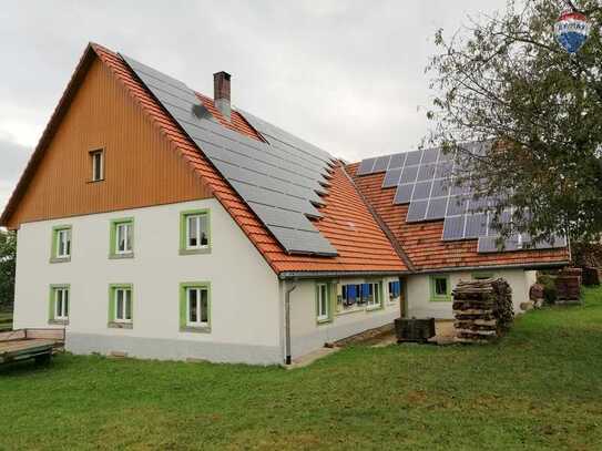 Großzügige 5 Zimmer Wohnung im Bauernhaus mit 2 Stellplätzen und herrlicher Aussicht!