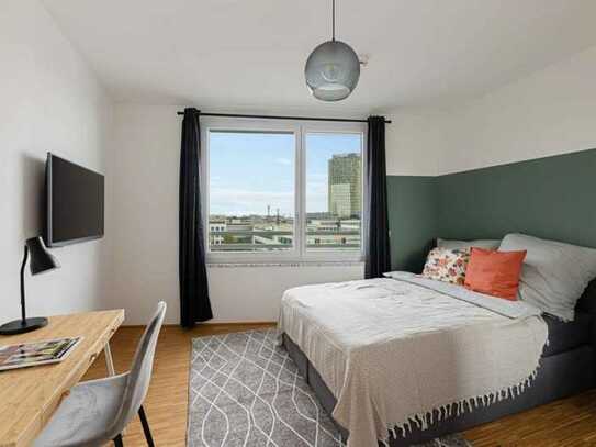 Cool double bedroom in a 4-bedroom apartment in Sendling-Westpark