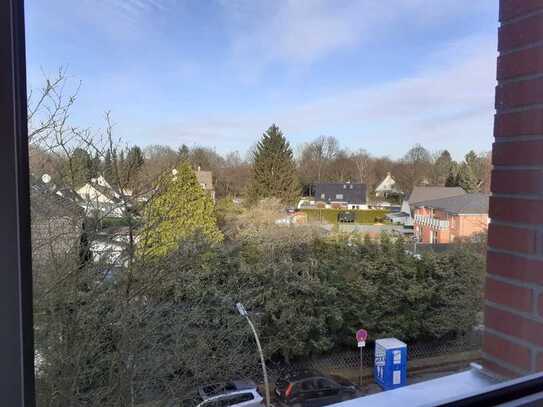 vollmöblierte 2,5-Zimmer-Wohnung mit Balkon und Einbauküche in Hamburg Jenfeld