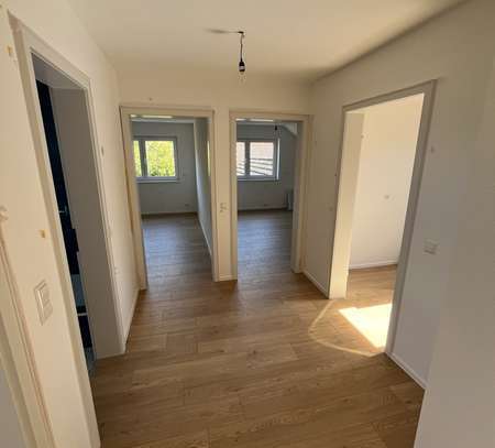 Frisch renovierte 5-Zimmer-DG-Wohnung in Offenburg/Zell-Weierbach mit EBK und Balkon