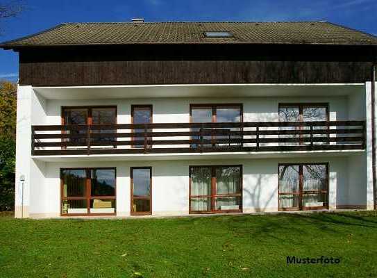 2-Familienhaus mit Terrasse und Garage