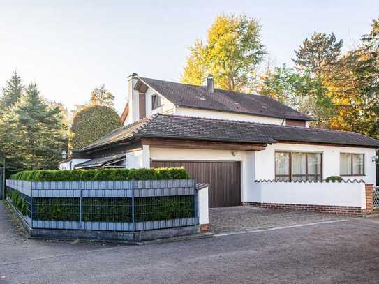 Freistehendes, sehr gepflegtes 2-Familien-Haus im beliebten Neu-Ulmer Villenviertel gelegen.