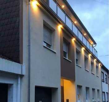 Vollständig renovierte 2-Zimmer-Wohnung mit Balkon in Ludwigshafen